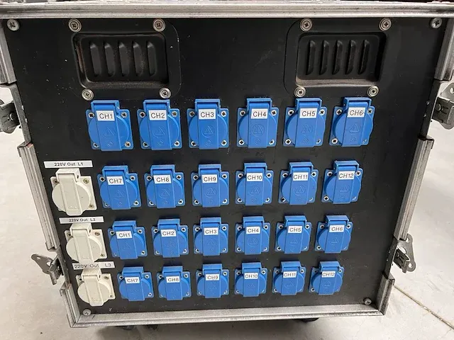 Dimrack: adb memorack 30 + psu - in flightcase - afbeelding 3 van  4