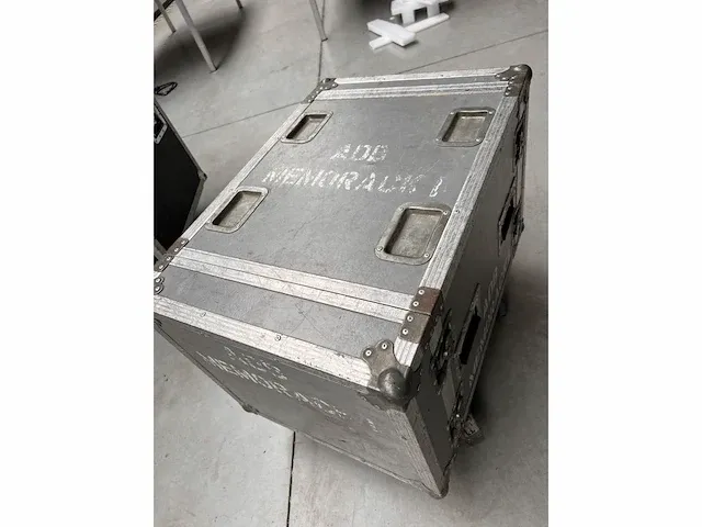 Dimrack: adb memorack 30 + psu - in flightcase - afbeelding 4 van  4