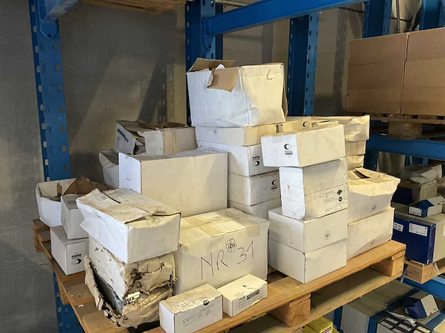 Dingemans beugels bovenhangers bevestigingsmateriaal 2 paletten - afbeelding 11 van  16