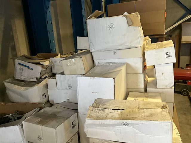 Dingemans beugels bovenhangers bevestigingsmateriaal 2 paletten - afbeelding 12 van  16