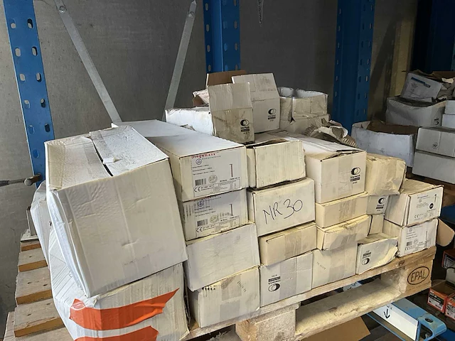 Dingemans beugels bovenhangers bevestigingsmateriaal 2 paletten - afbeelding 1 van  16