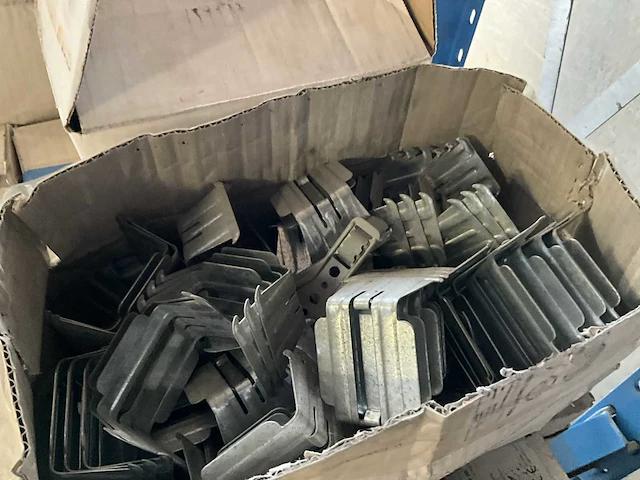 Dingemans beugels bovenhangers bevestigingsmateriaal 2 paletten - afbeelding 3 van  16