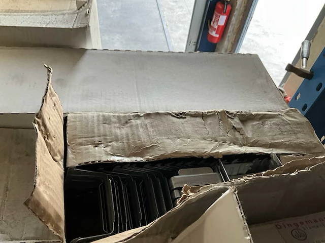 Dingemans beugels bovenhangers bevestigingsmateriaal 2 paletten - afbeelding 4 van  16