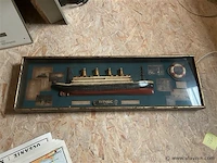 Diorama titanic houten kast - afbeelding 1 van  5