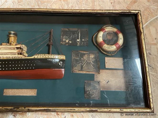 Diorama titanic houten kast - afbeelding 2 van  5