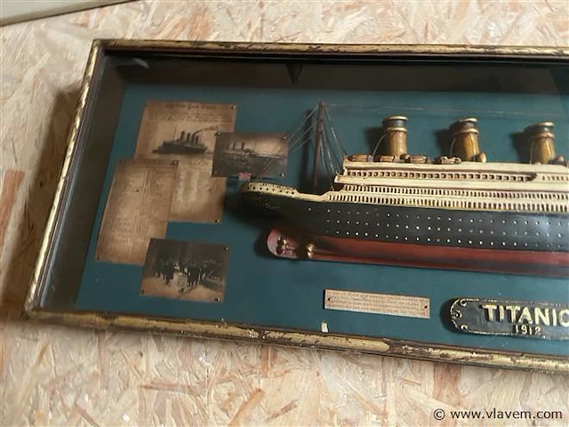 Diorama titanic houten kast - afbeelding 4 van  5