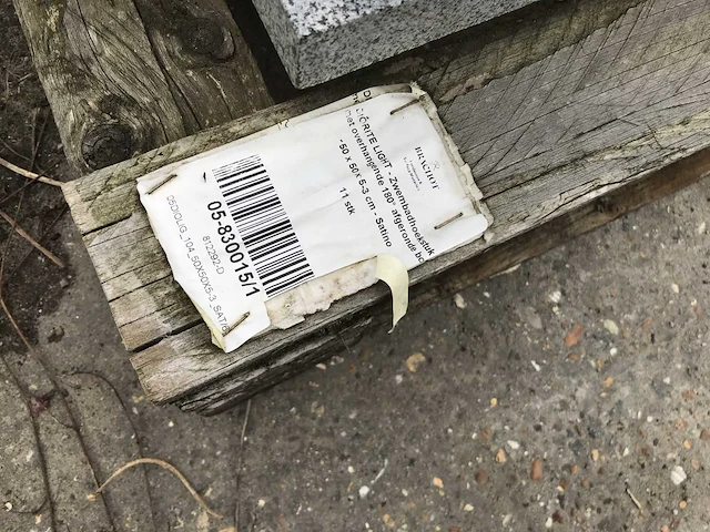 Diorite light satino zwembad hoekstuk met overhangende 180° boord ca. 4,5lm - afbeelding 2 van  2