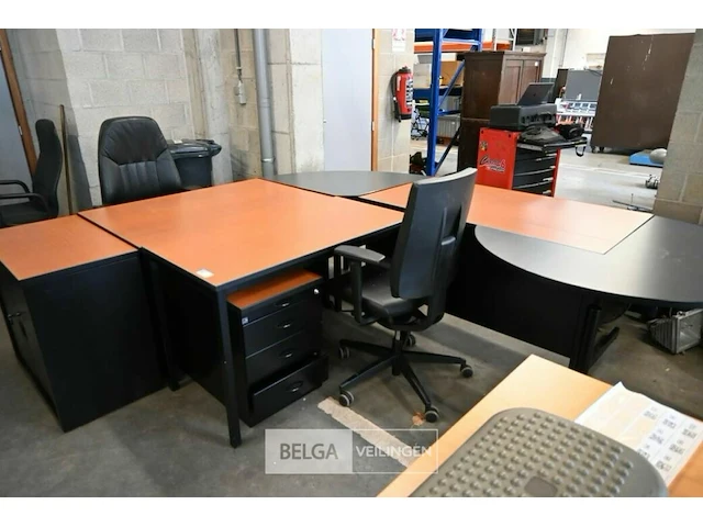 Directiebureel - l-vormig - inclusief 2 bureelstoelen, 1 dossierkast en 1 ladekast - afbeelding 1 van  5
