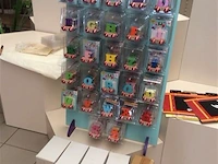Dispencer met letters + dozen extra letters - afbeelding 1 van  3