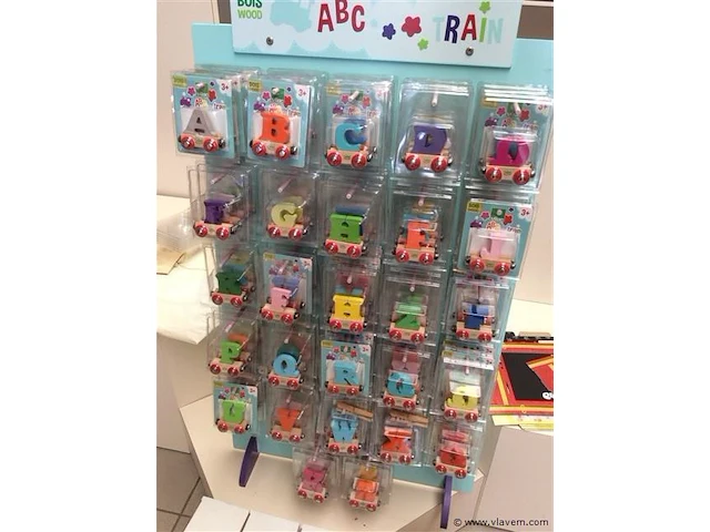 Dispencer met letters + dozen extra letters - afbeelding 2 van  3