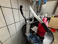 Div. aangebroken olievaten incl. verr. karren - afbeelding 6 van  12