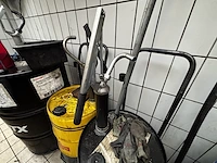 Div. aangebroken olievaten incl. verr. karren - afbeelding 9 van  12