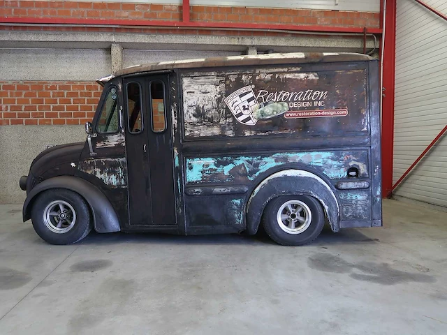Divco melkwagen - afbeelding 1 van  64