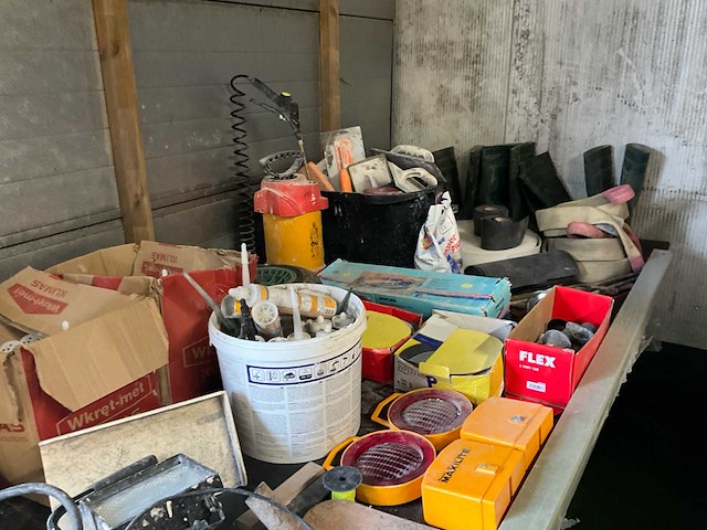 Divers aannemersmatriaal - afbeelding 7 van  12