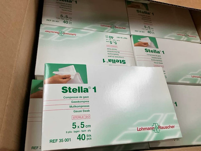 Divers ehbo materiaal - afbeelding 3 van  8