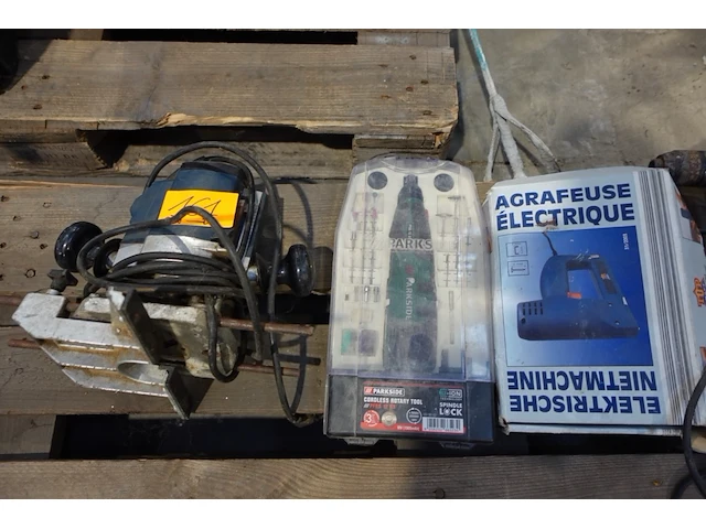 Divers elektrisch werkmateriaal - afbeelding 1 van  2