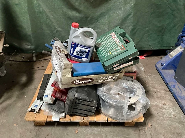 Divers gereedschap en garage inventaris - afbeelding 1 van  9