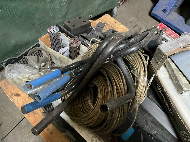 Divers gereedschap en garage inventaris - afbeelding 4 van  9