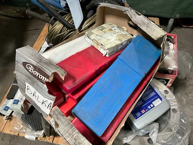 Divers gereedschap en garage inventaris - afbeelding 5 van  9