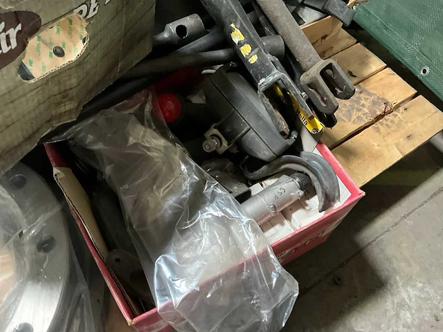 Divers gereedschap en garage inventaris - afbeelding 8 van  9