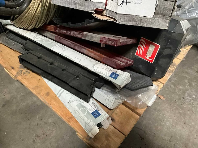 Divers gereedschap en garage inventaris - afbeelding 9 van  9