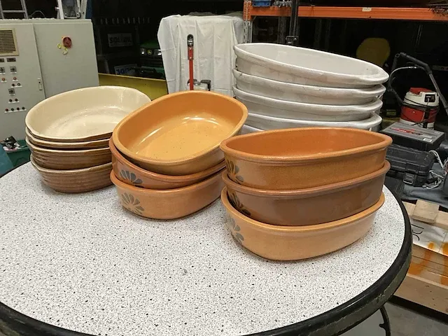 Divers keuken servies - afbeelding 1 van  10