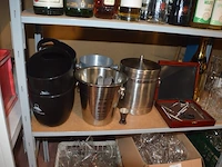 Divers keukengerief w.o. lepels, plastiek bakjes, glazen kommetjes, porseleinen kommetjes, inox sauspotjes (38) - afbeelding 5 van  17