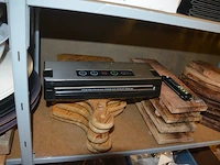 Divers keukengerief w.o. lepels, plastiek bakjes, glazen kommetjes, porseleinen kommetjes, inox sauspotjes (38) - afbeelding 12 van  17