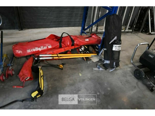 Divers klim- en reddingsmateriaal - afbeelding 1 van  4
