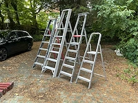 Divers lot van diverse ladders - afbeelding 1 van  8