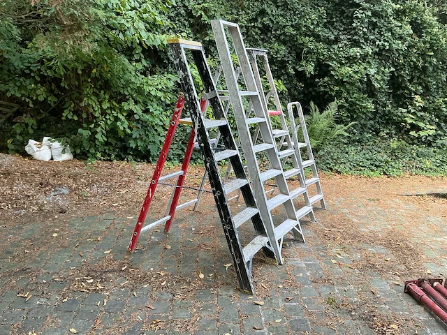 Divers lot van diverse ladders - afbeelding 4 van  8