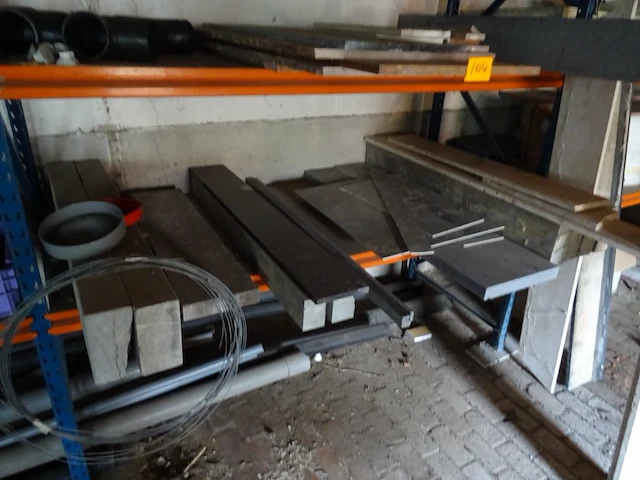 Divers marmer en blauwsteen - afbeelding 4 van  11