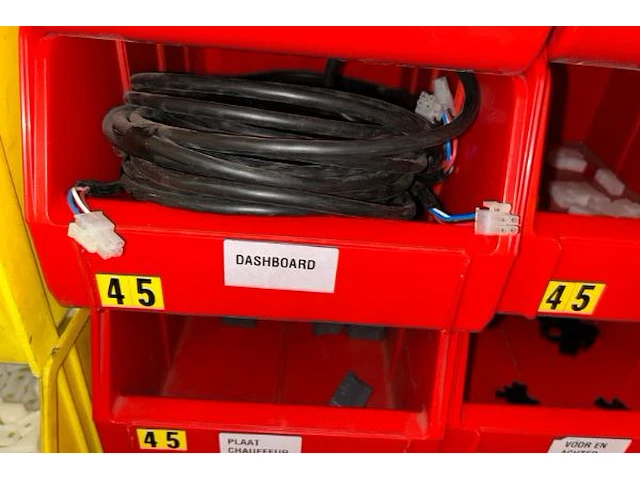 Divers materiaal en toebehoren - afbeelding 3 van  5