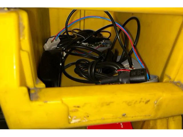 Divers materiaal en toebehoren - afbeelding 5 van  5