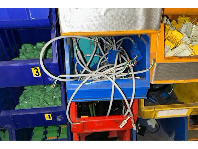 Divers materiaal en toebehoren - afbeelding 4 van  5