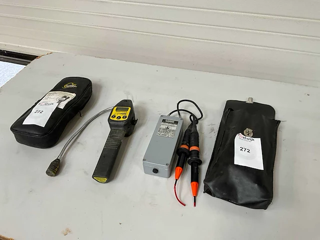 Divers meetgereedschap (2x) - afbeelding 1 van  7
