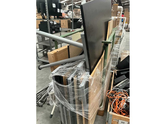 Divers meubilair/bureeltafels - afbeelding 7 van  15