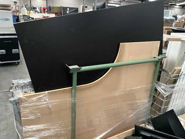 Divers meubilair/bureeltafels - afbeelding 12 van  15