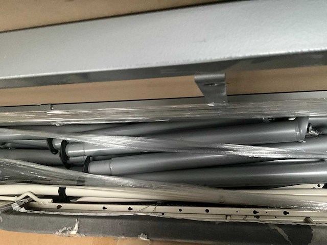 Divers meubilair/bureeltafels - afbeelding 14 van  15