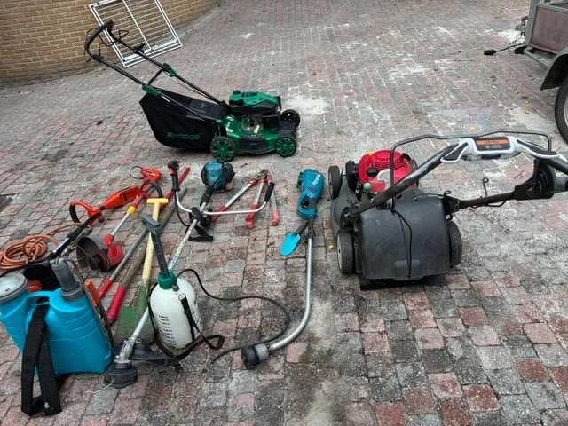 Divers tuingereedschap - tuin bewatering - afbeelding 1 van  10