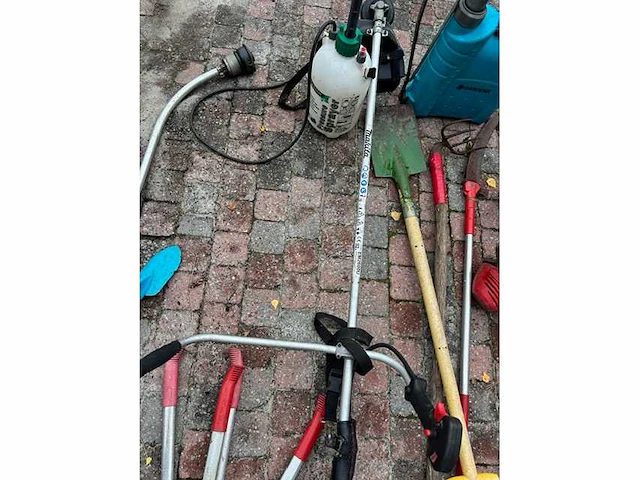 Divers tuingereedschap - tuin bewatering - afbeelding 6 van  10