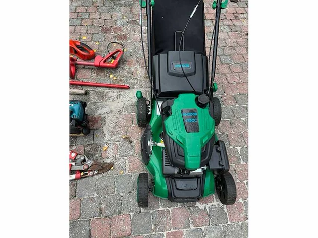 Divers tuingereedschap - tuin bewatering - afbeelding 8 van  10