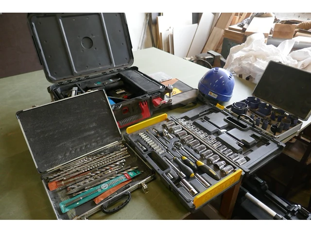 Divers werkgereedschap - afbeelding 1 van  6