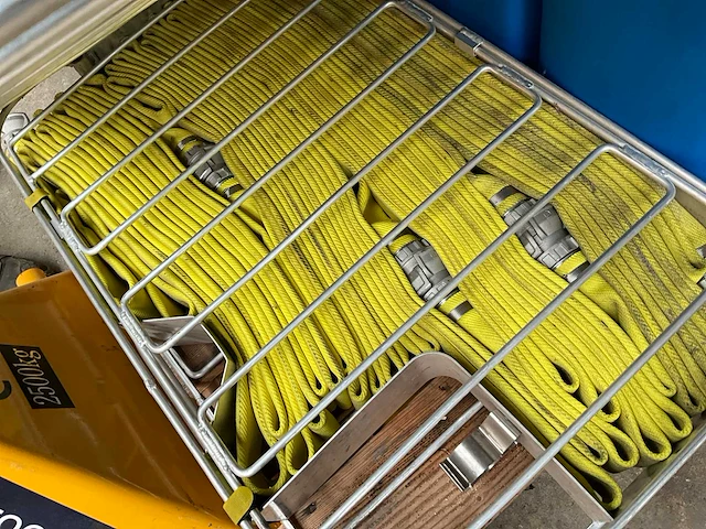 Diverse 10m brandslangen (12x) + diversen - afbeelding 9 van  10