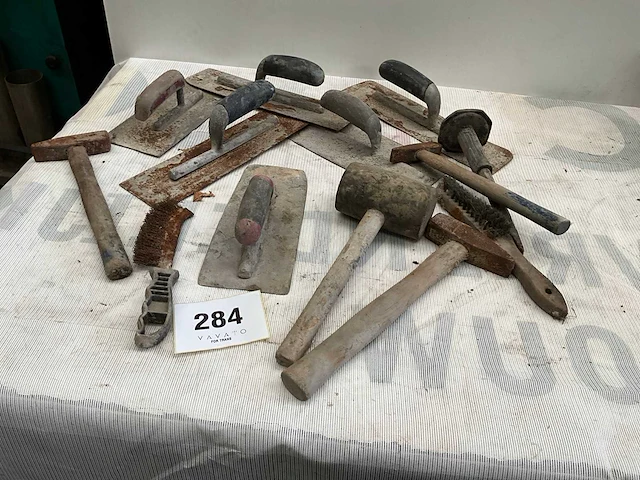 Diverse aannemersmaterialen - afbeelding 1 van  1