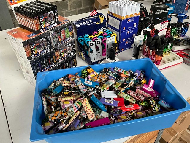 Diverse aanstekers - afbeelding 13 van  13