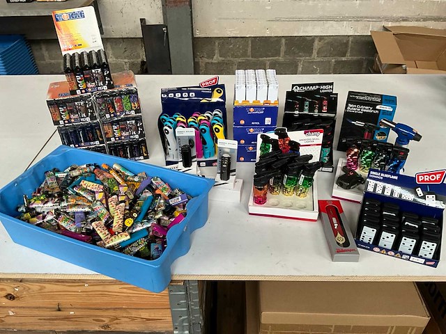 Diverse aanstekers - afbeelding 1 van  13