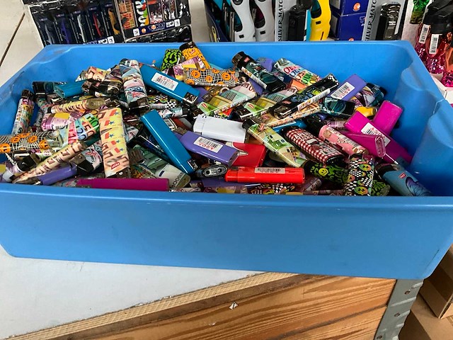 Diverse aanstekers - afbeelding 5 van  13