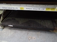 Diverse afvoer en putdeksels, roosters en kaders - afbeelding 9 van  23