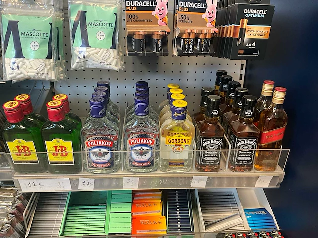 Diverse alcoholische dranken - afbeelding 10 van  13